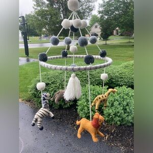 Mud pie Safari Animal Mobile in excellent condition.